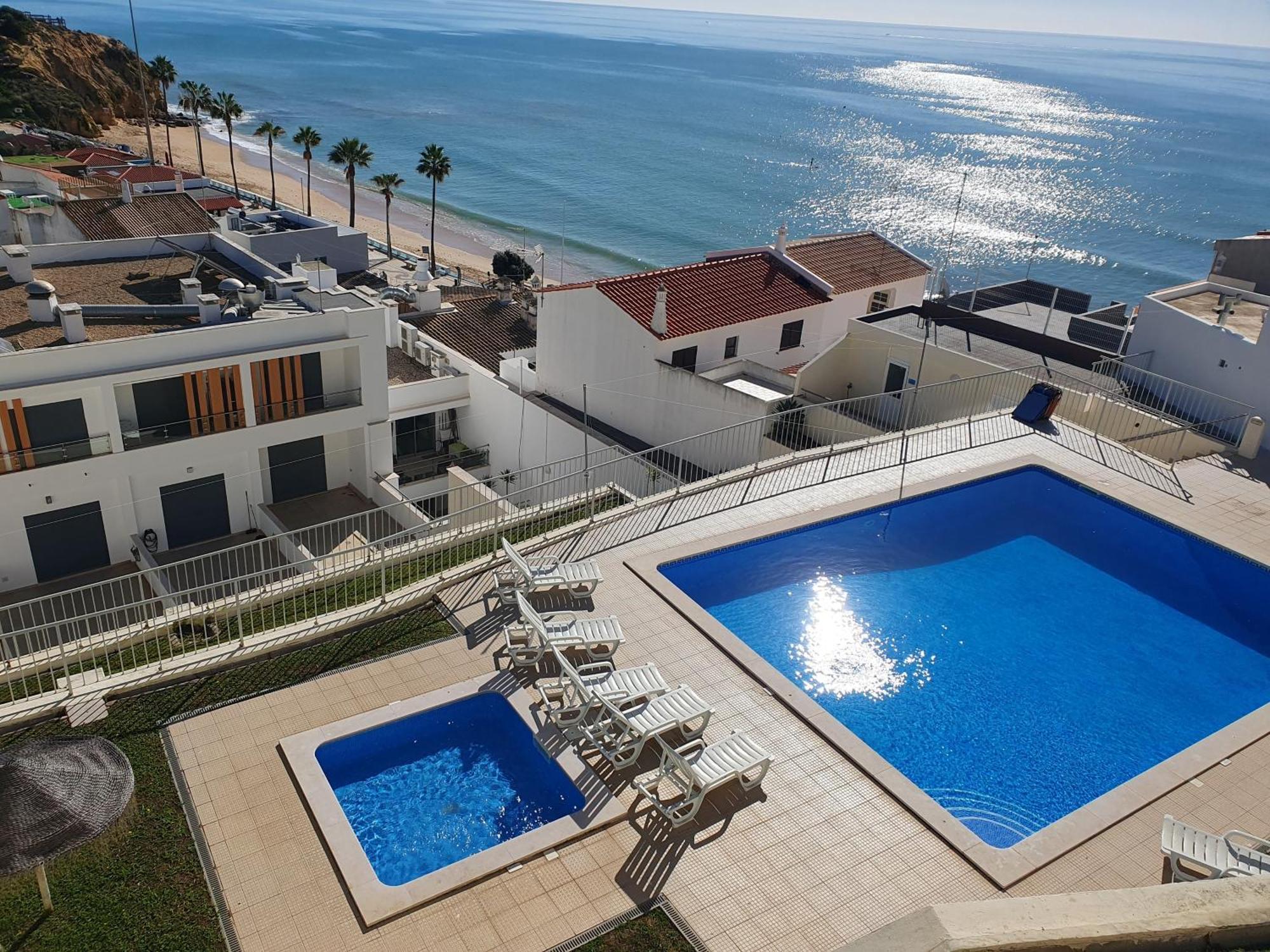 Magnifique Duplex Avec Piscine En Bord De Mer Lägenhet Olhos de Agua  Exteriör bild